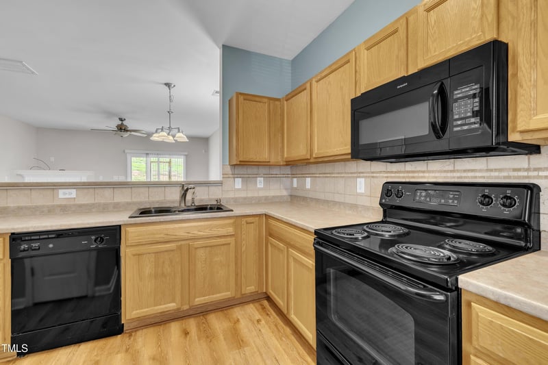 160 Buchanan Ln, Clayton, NC 27527