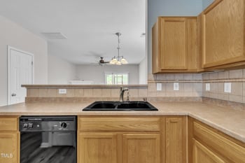 160 Buchanan Ln, Clayton, NC 27527