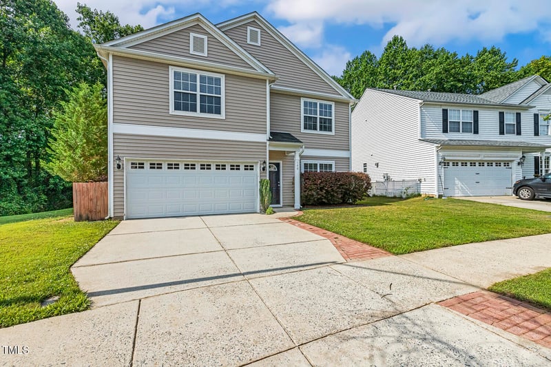 160 Chandler Springs Dr, Holly Springs, NC 27540