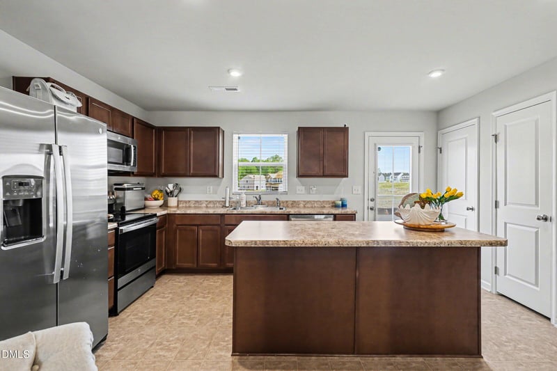 160 Day Song Ct, Lillington, NC 27546