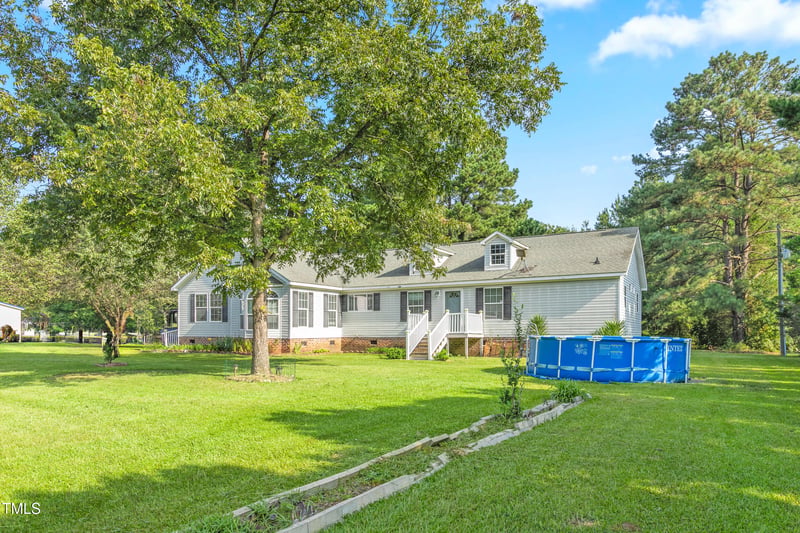 160 E Forest Oaks Dr, Sanford, NC 27330