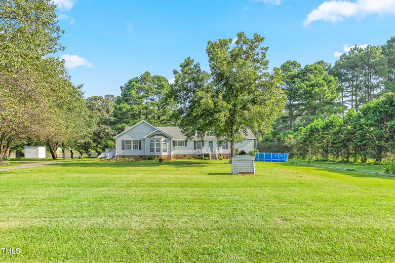 160 E Forest Oaks Dr, Sanford, NC 27330