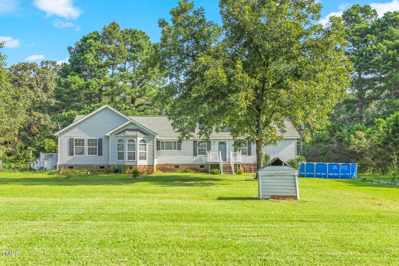 160 E Forest Oaks Dr, Sanford, NC 27330