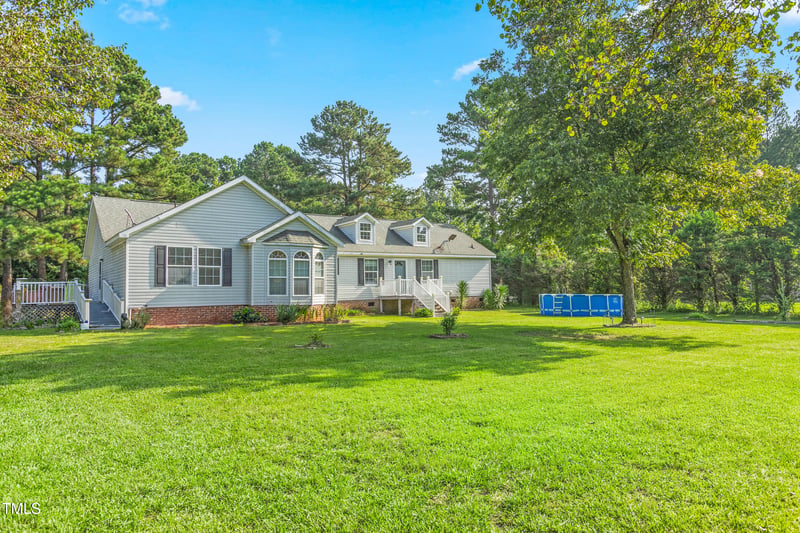 160 E Forest Oaks Dr, Sanford, NC 27330