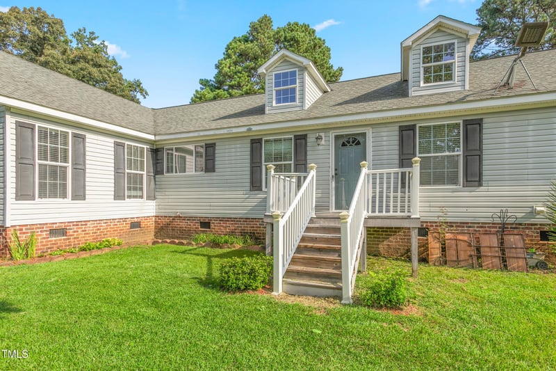 160 E Forest Oaks Dr, Sanford, NC 27330