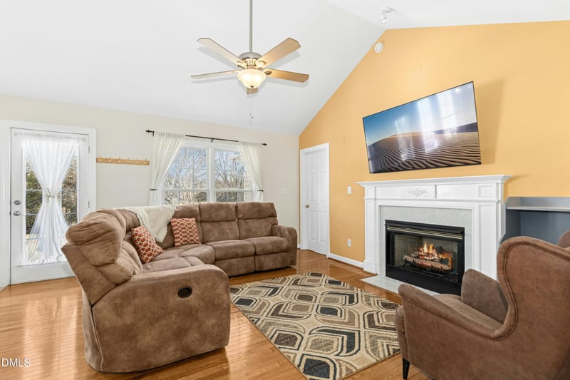 160 Glenmore Cir, Youngsville, NC 27596