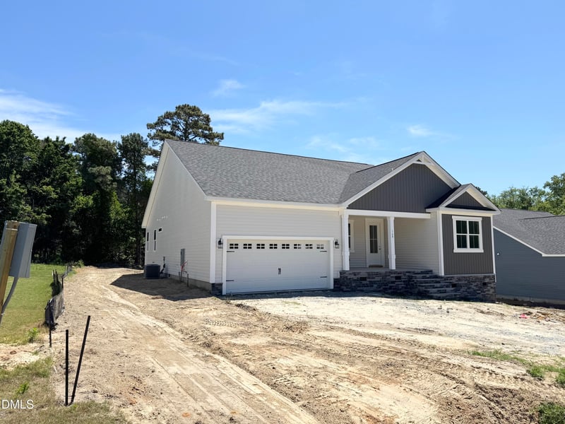 160 Golfview Ave, Benson, NC 27504