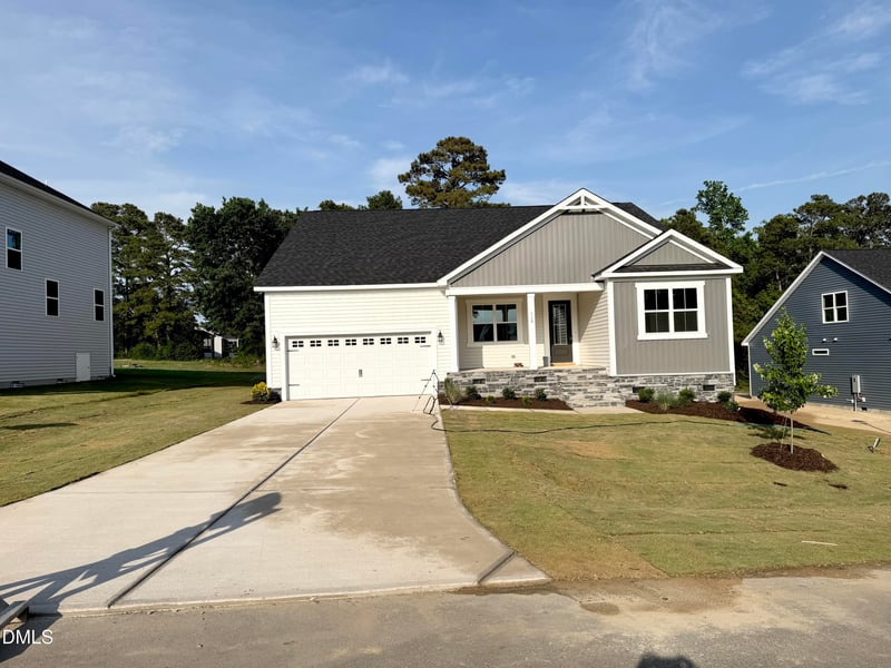 160 Golfview Ave, Benson, NC 27504