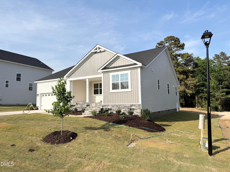 160 Golfview Ave, Benson, NC 27504