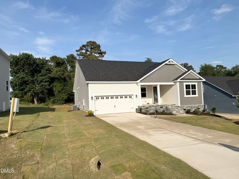 160 Golfview Ave, Benson, NC 27504
