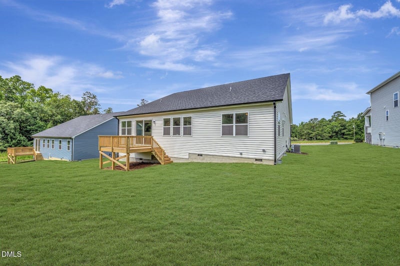 160 Golfview Ave, Benson, NC 27504