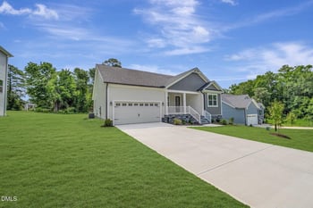 160 Golfview Ave, Benson, NC 27504