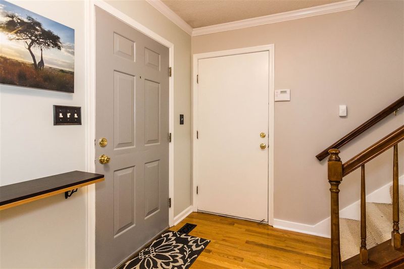 160 Kingston Dr, Chapel Hill, NC 27514