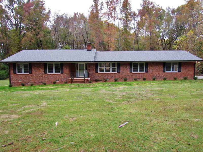 160 Stagecrest Dr, Raleigh, NC 27603