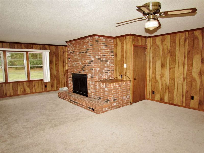 160 Stagecrest Dr, Raleigh, NC 27603