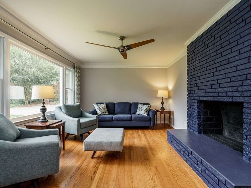 1600 Pineview Dr, Raleigh, NC 27606