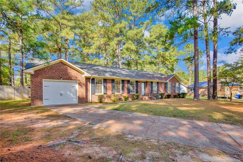 1601 Brisby Ct, Fayetteville, NC 28303