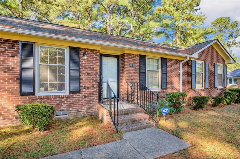 1601 Brisby Ct, Fayetteville, NC 28303