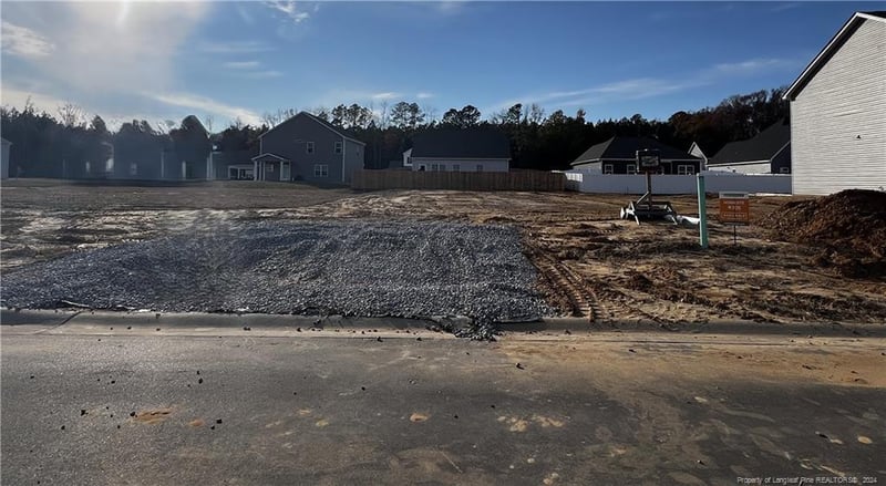 1601 Old Barn Rd, Fayetteville, NC 28312