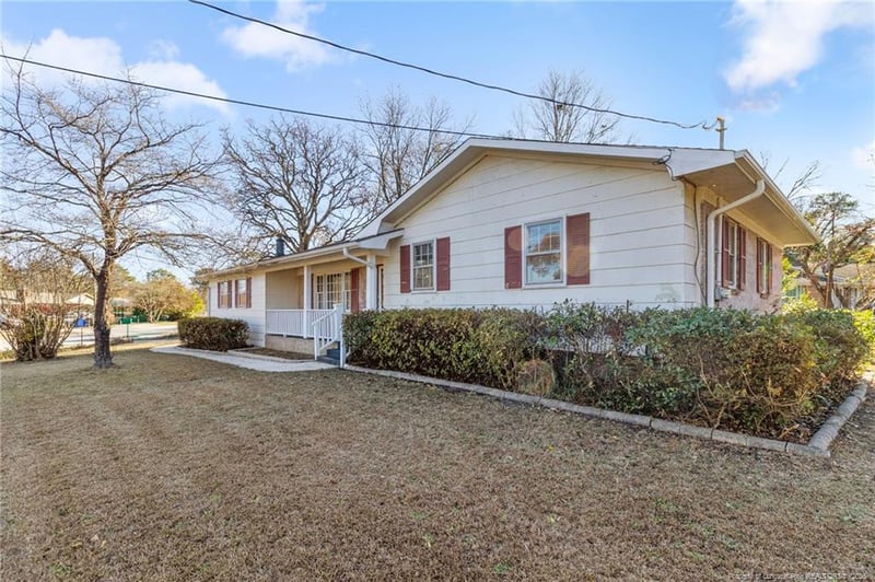 1602 Camelot Dr, Fayetteville, NC 28304
