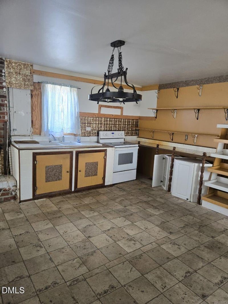 1602 Maynard St, Benson, NC 27504