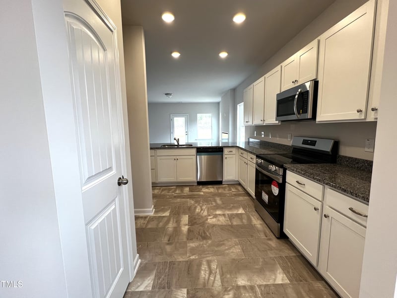 1602 Old Barn Rd #1, Fayetteville, NC 28312