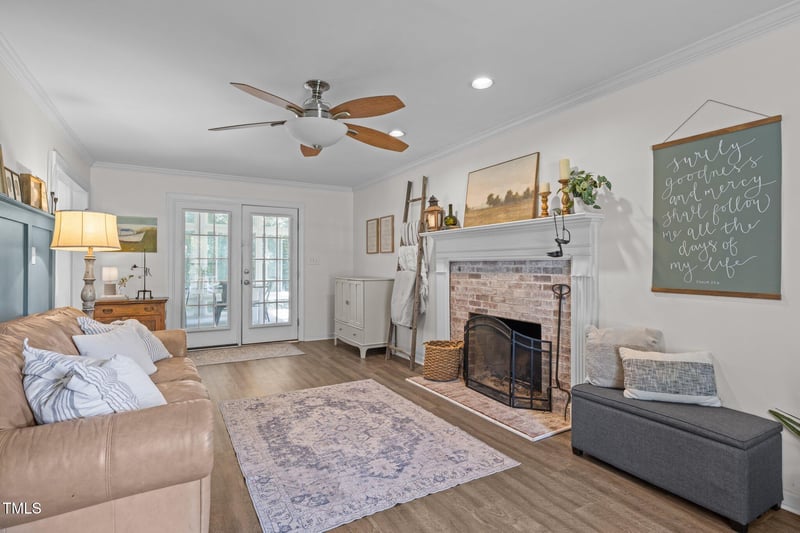 1604 Farm Lake Dr, Holly Springs, NC 27540