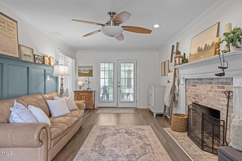 1604 Farm Lake Dr, Holly Springs, NC 27540