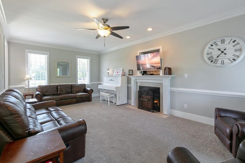 1604 Kendall Hill Rd, Willow Springs, NC 27592