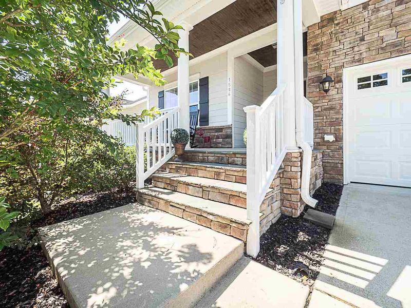 1604 Old Bramble Ln, Fuquay Varina, NC 27526