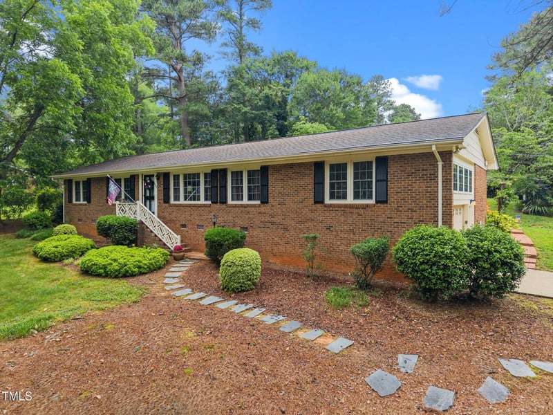 1605 Beechwood Dr, Raleigh, NC 27609