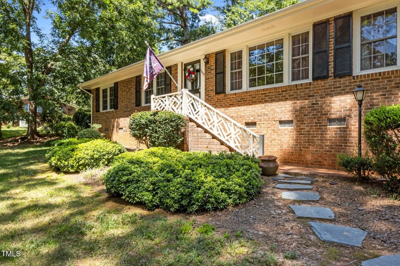1605 Beechwood Dr, Raleigh, NC 27609