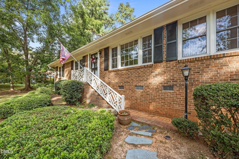 1605 Beechwood Dr, Raleigh, NC 27609