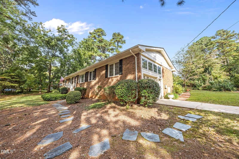 1605 Beechwood Dr, Raleigh, NC 27609