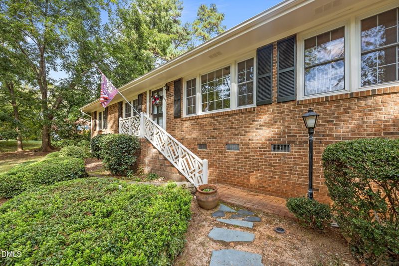 1605 Beechwood Dr, Raleigh, NC 27609