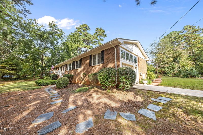 1605 Beechwood Dr, Raleigh, NC 27609