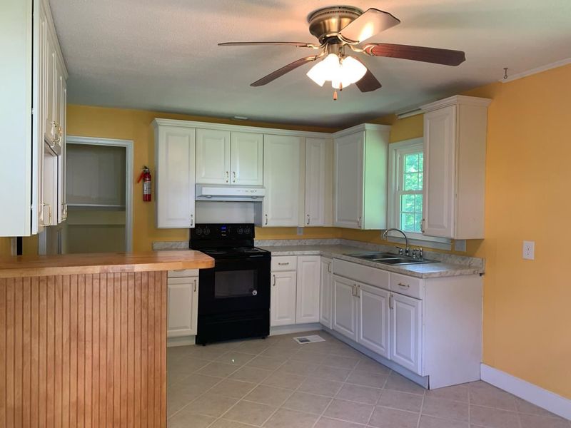 1605 Carr Creek Dr, Sanford, NC 27332