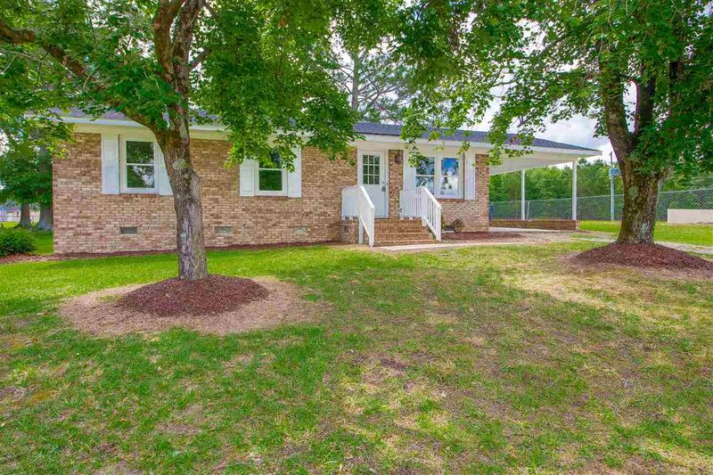 1605 S Maynard St, Benson, NC 27504
