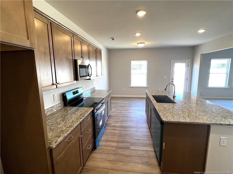 1605 Old Barn Rd, Fayetteville, NC 28312