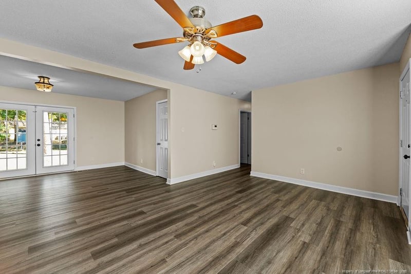 1607 Inverness Dr, Fayetteville, NC 28304