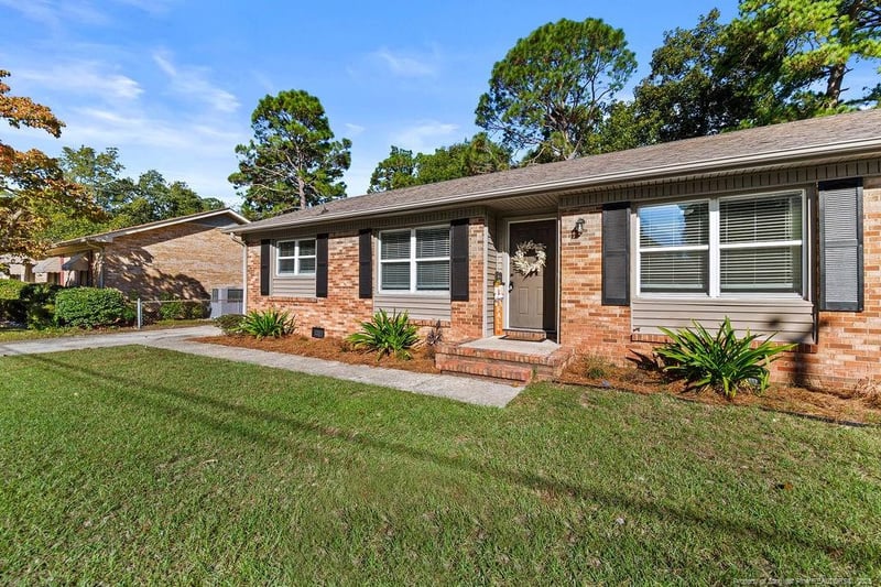 1607 Inverness Dr, Fayetteville, NC 28304