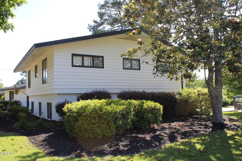 1607 Lakeshore Dr, Dunn, NC 28334