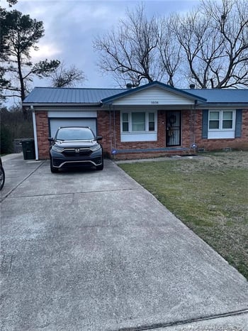 1608 Grandview Dr, Fayetteville, NC 28314