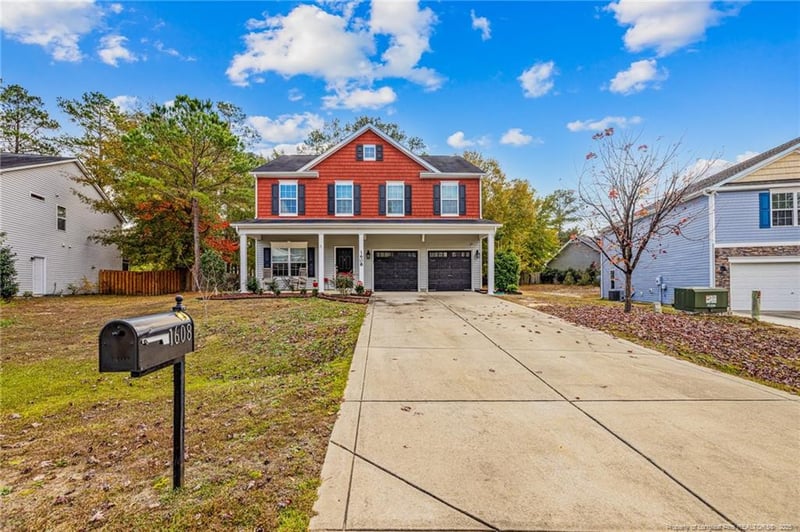 1608 Laguardia Dr, Hope Mills, NC 28348