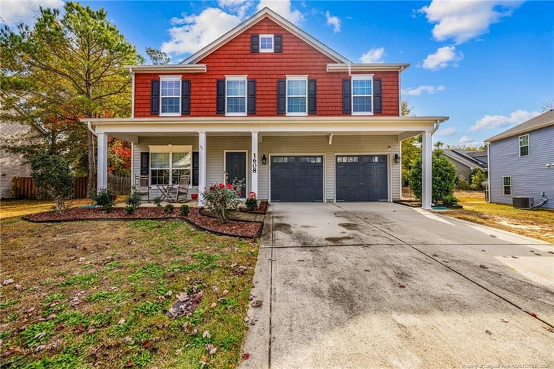1608 Laguardia Dr, Hope Mills, NC 28348