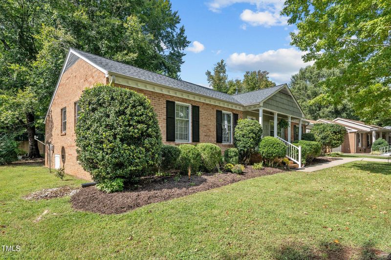 1608 Regency Dr, Burlington, NC 27215