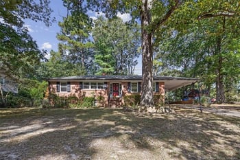 1608 Rogers Dr, Fayetteville, NC 28303