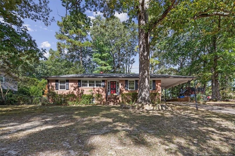 1608 Rogers Dr, Fayetteville, NC 28303