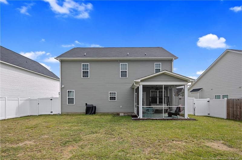 1608 Stackhouse Dr, Fayetteville, NC 28314