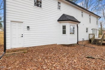 1609 Falls Ct, Raleigh, NC 27615